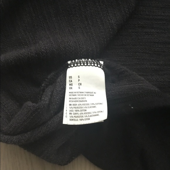 American Eagle Split-Back Lace Detail Sleeves Jersey Long Sleeves Black Top - Picture 9 of 9